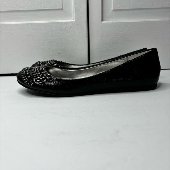 NINE WEST Raffi Black Chain Design Flats Size 9 - Picture 1 of 10